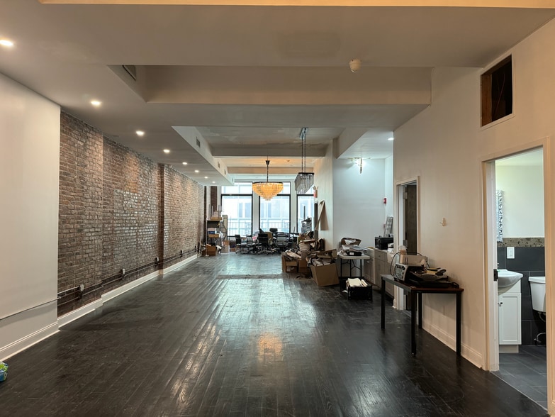 4 E 46th St, New York, NY for lease - Building Photo - Image 1 of 12