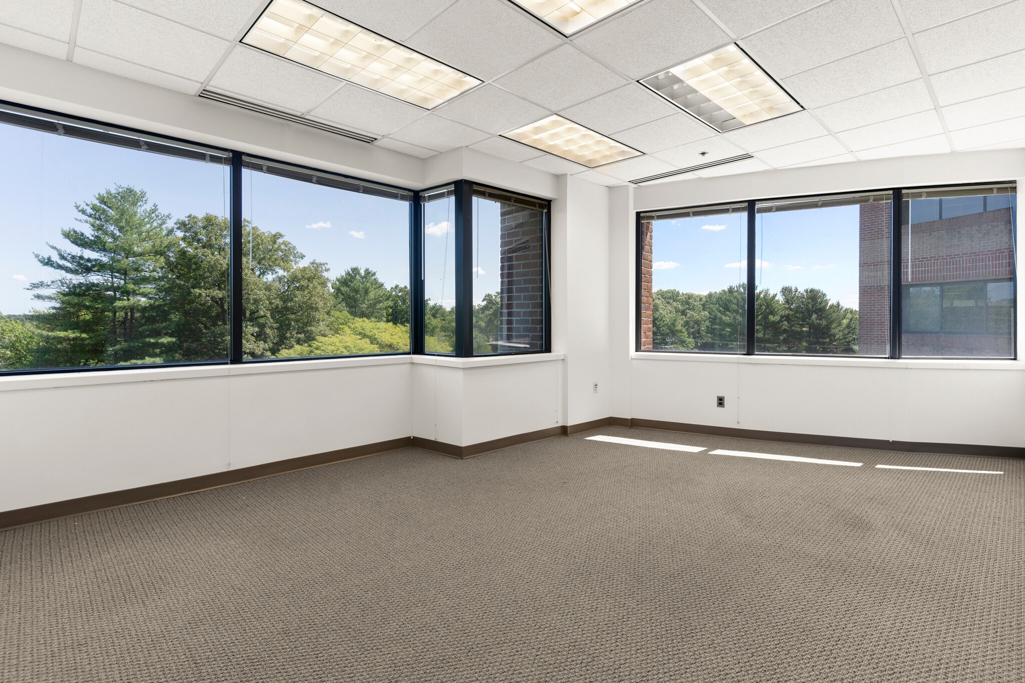 3050 Chain Bridge Rd, Fairfax, VA for lease Interior Photo- Image 1 of 5