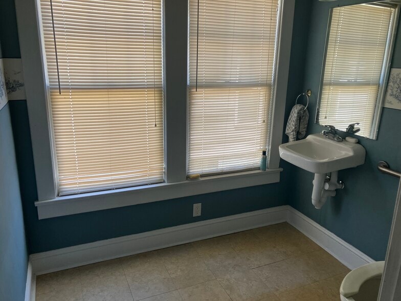 415 W Warren St, Shelby, NC for sale - Building Photo - Image 3 of 9