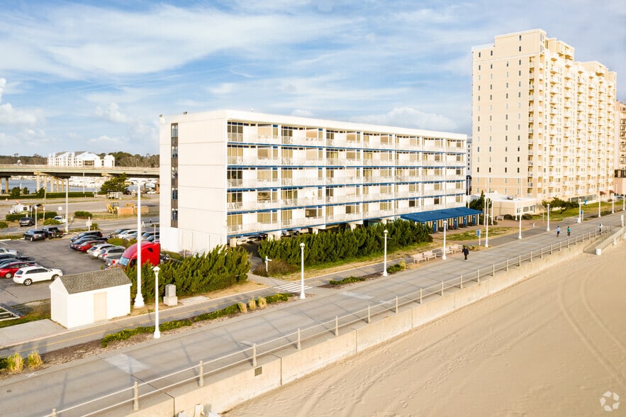 215 Atlantic Ave, Virginia Beach, VA for sale - Building Photo - Image 2 of 8