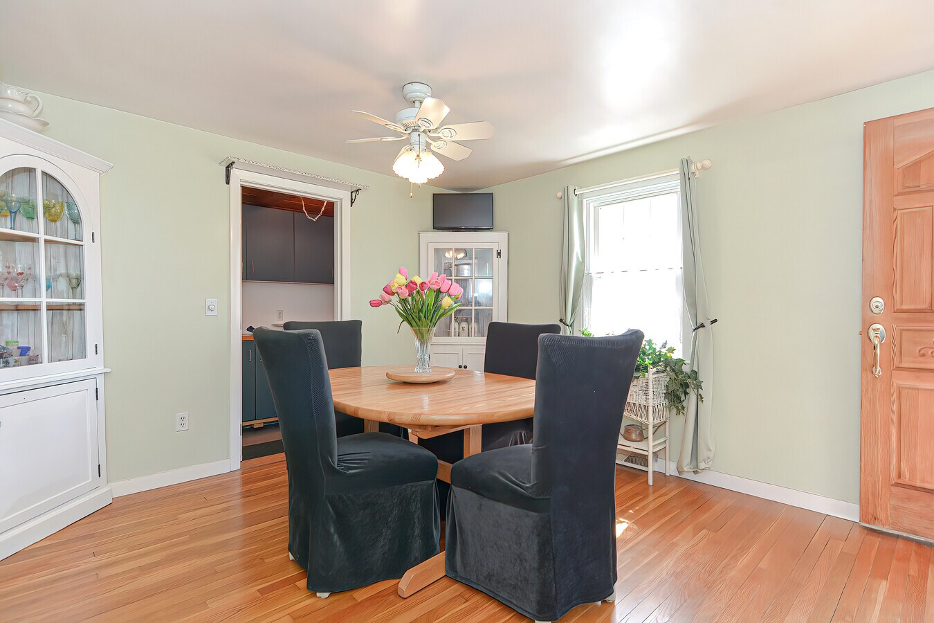 216 Hartford Ave, Bellingham, MA 02019