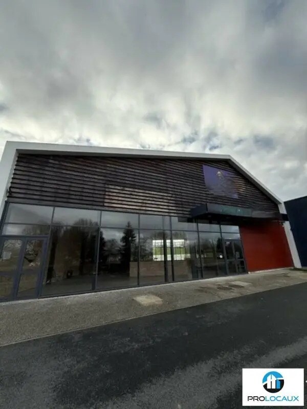 Retail in Beauvais for lease Building Photo- Image 1 of 8