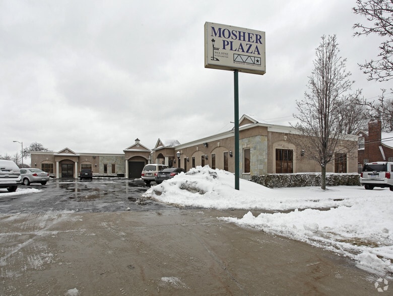 19900 Harper Ave, Harper Woods, MI for lease - Primary Photo - Image 1 of 12