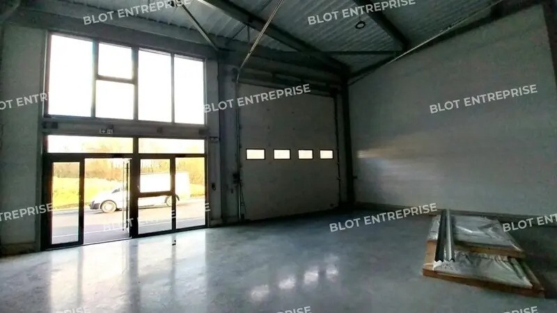 Flex in Miniac-Morvan for lease - Interior Photo - Image 1 of 15