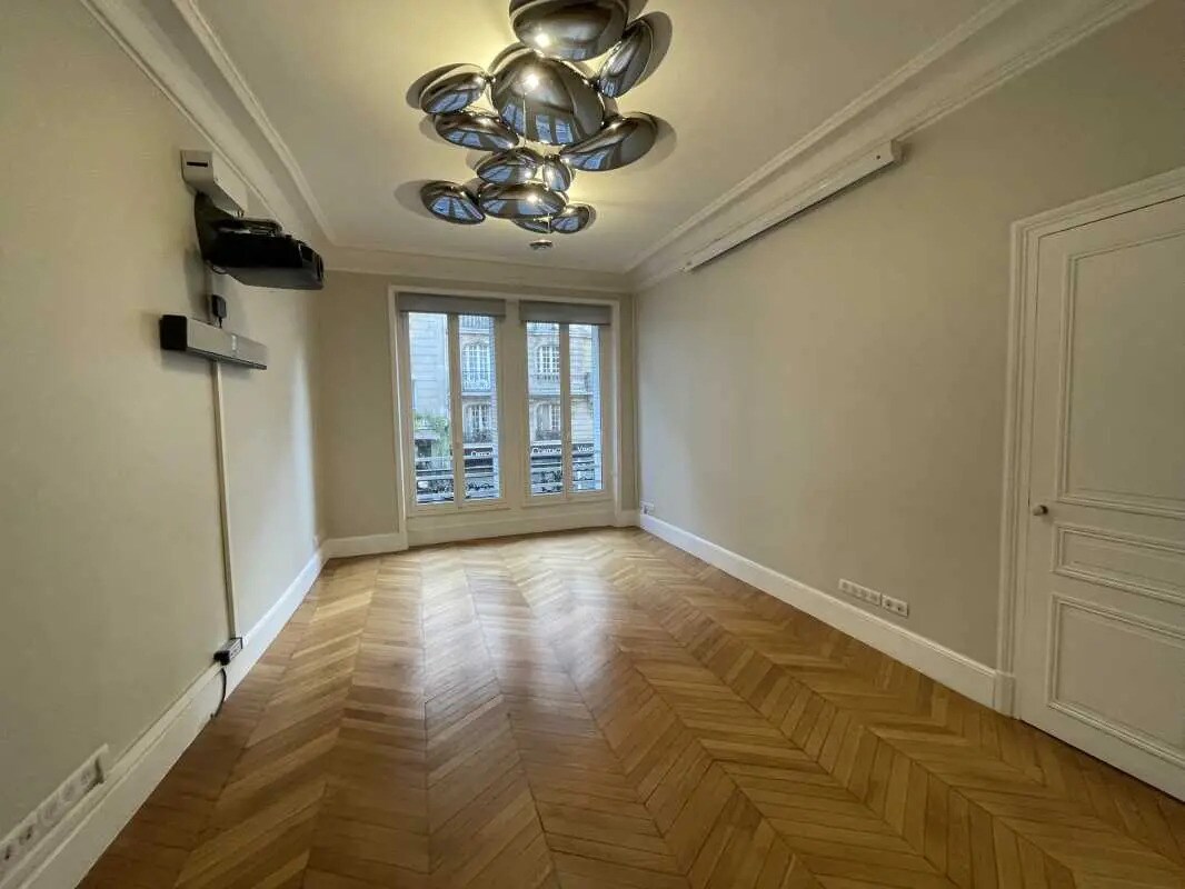 5 Rue Du Renard, Paris for lease Interior Photo- Image 1 of 4