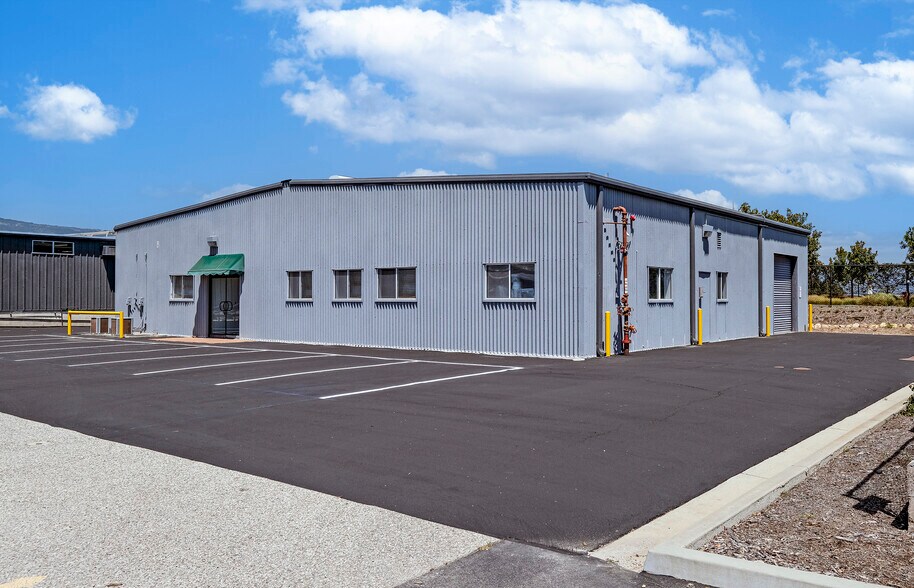 6710 Navigator, Goleta, CA for sale - Primary Photo - Image 1 of 1