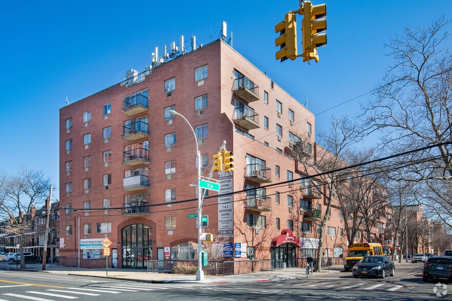 158-13 72nd Ave, Flushing, NY for sale - Primary Photo - Image 1 of 1