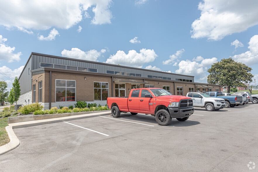 802 N Cumberland St, Lebanon, TN for lease - Building Photo - Image 3 of 10