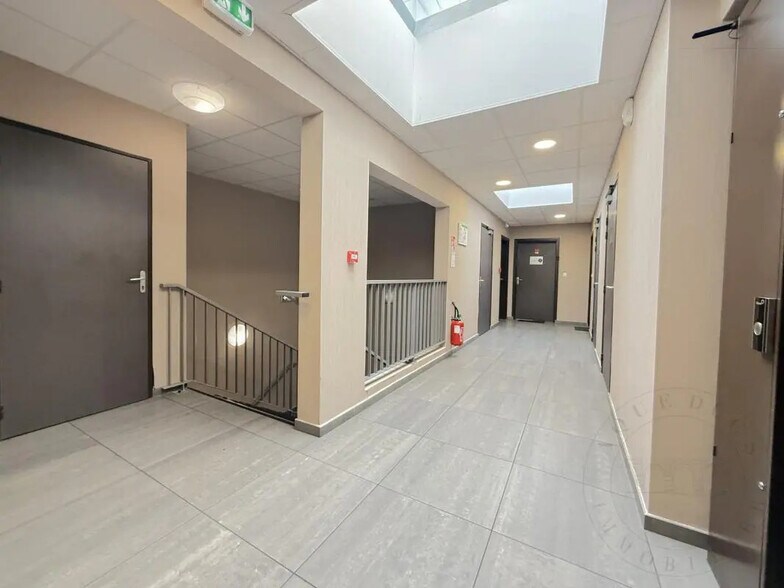 Office in Francheville for sale - Building Photo - Image 3 of 13