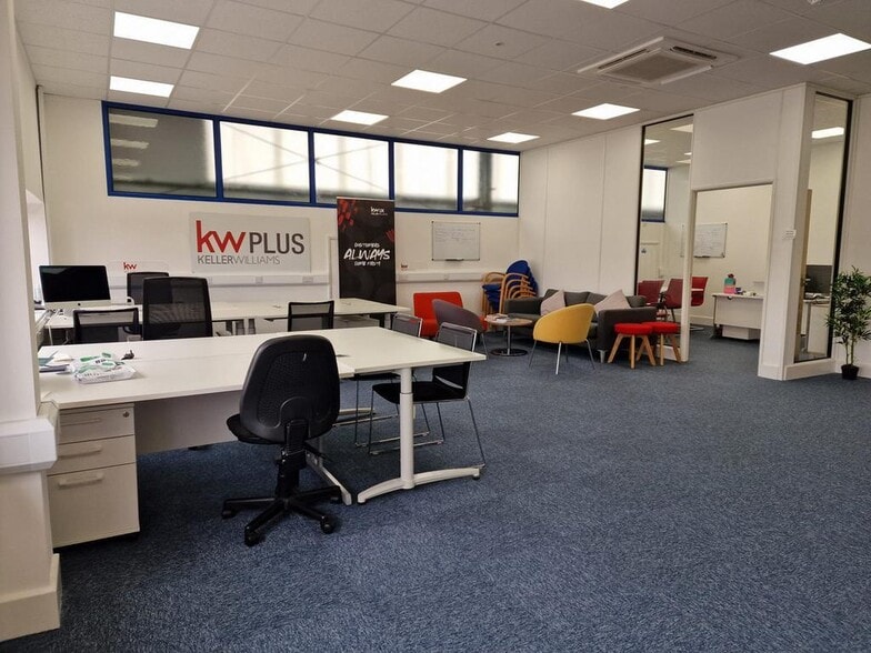 31-31A Robjohns Rd, Chelmsford for lease - Building Photo - Image 2 of 4