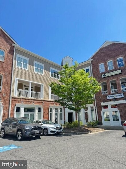 13885 Hedgewood Dr, Woodbridge, VA for sale - Building Photo - Image 1 of 16