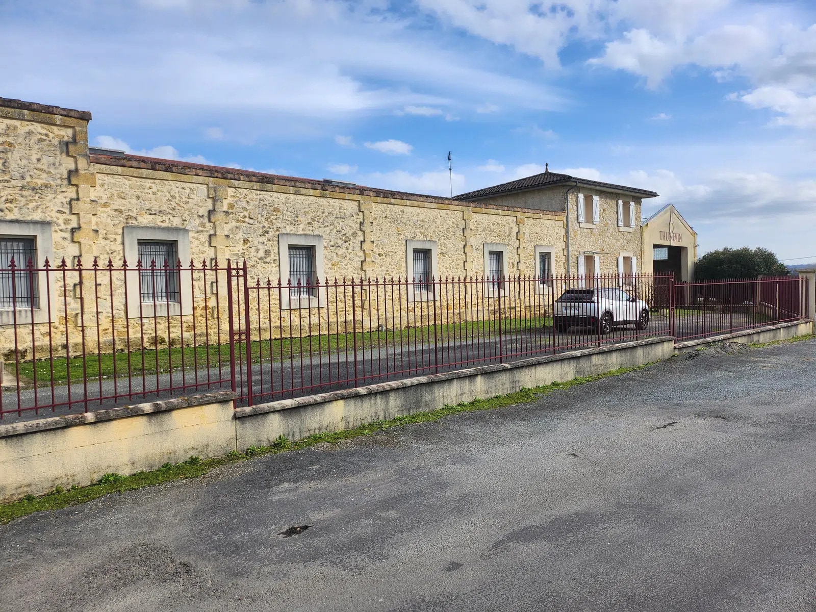 Industrial in Saint-Magne-de-Castillon for sale Building Photo- Image 1 of 6