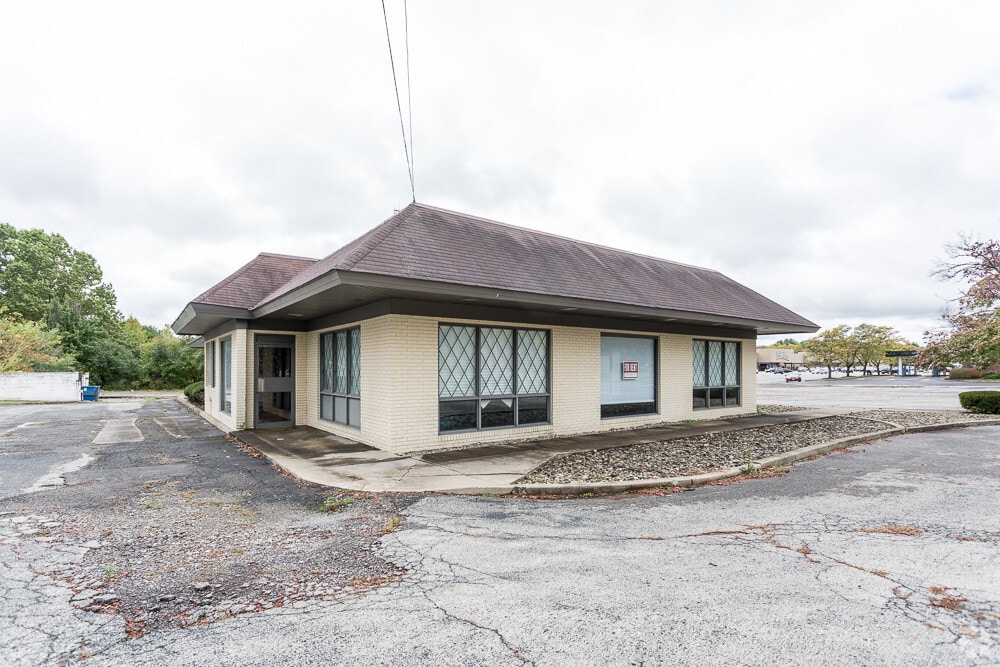 4241 Kirk Rd, Austintown, OH 44511