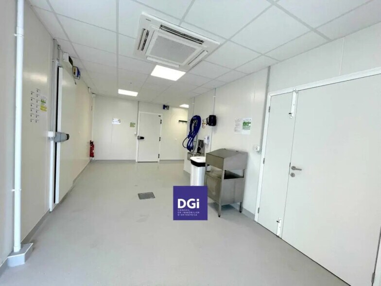 Flex in Nîmes for lease - Interior Photo - Image 3 of 4