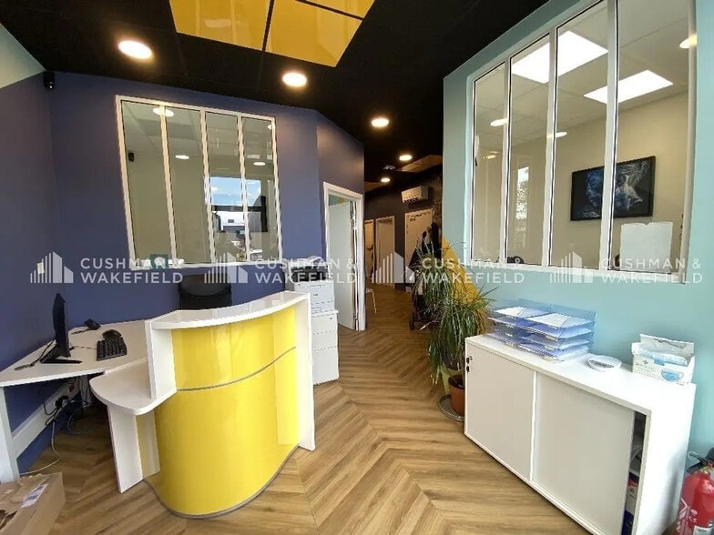 Office in Ostwald for lease - Interior Photo - Image 3 of 10