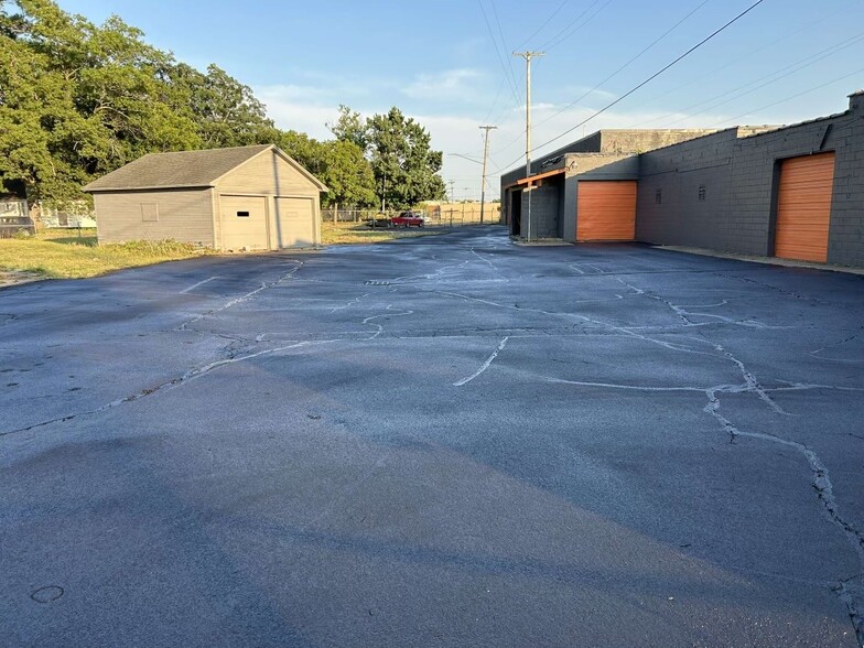 2517 6th St, Muskegon, MI for lease - Building Photo - Image 2 of 13