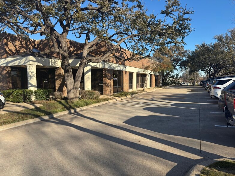 2033 Chenault Dr, Carrollton, TX for sale - Building Photo - Image 3 of 11