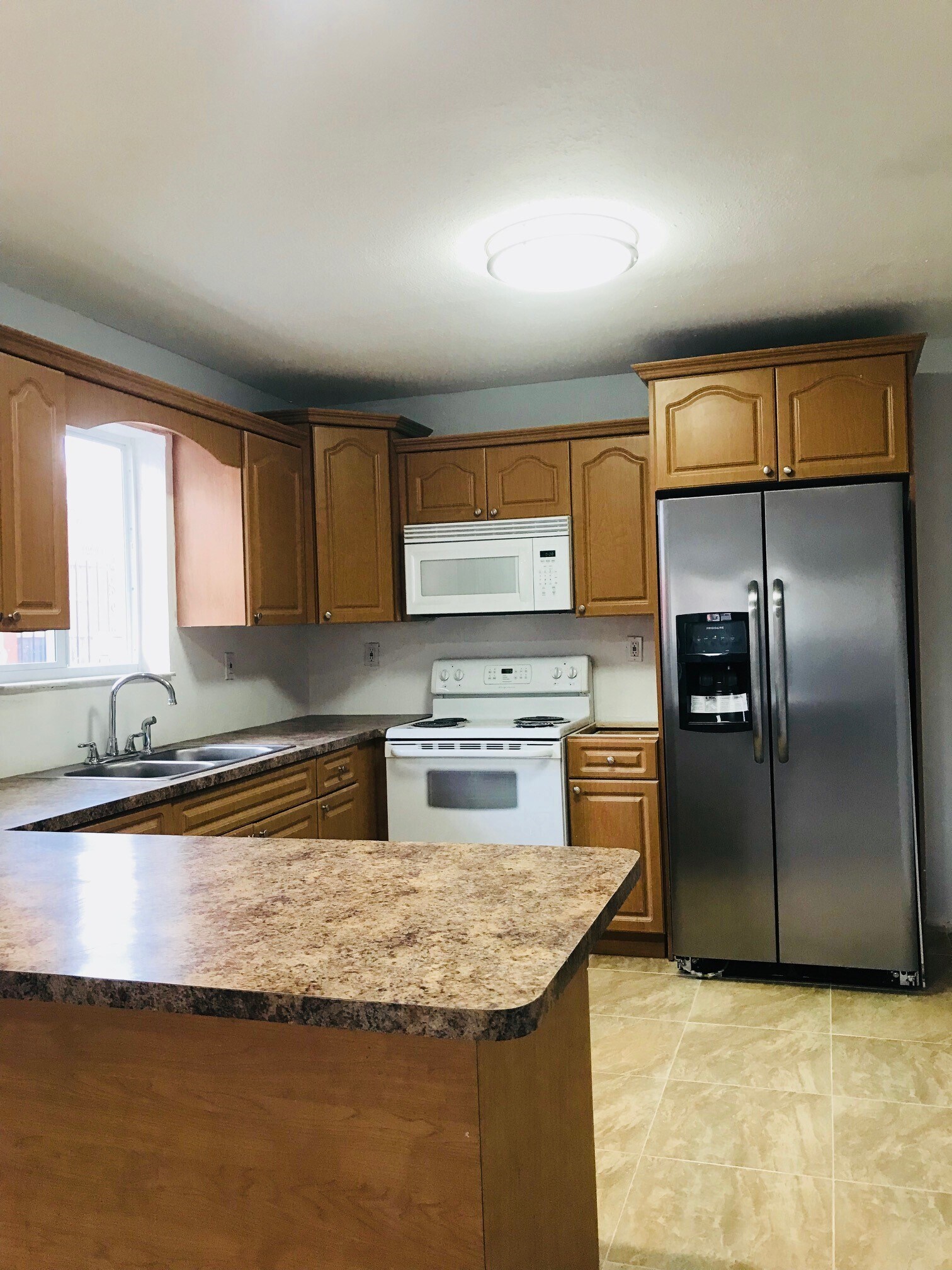 867 NW 17th Pl, Miami, FL for sale Interior Photo- Image 1 of 1