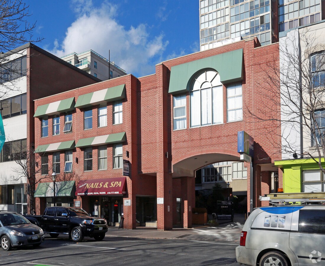 120 Adelaide St E, Toronto, ON M5C 1K9