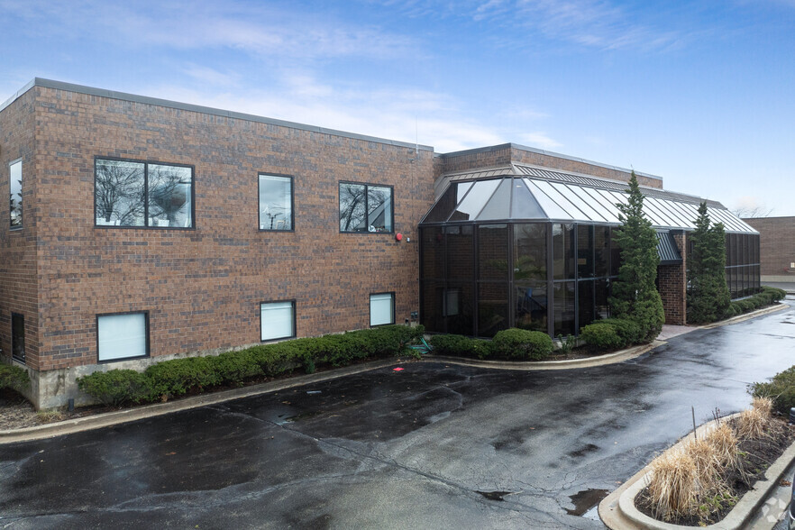 3175 Commercial Ave, Northbrook, IL for sale - Primary Photo - Image 1 of 6