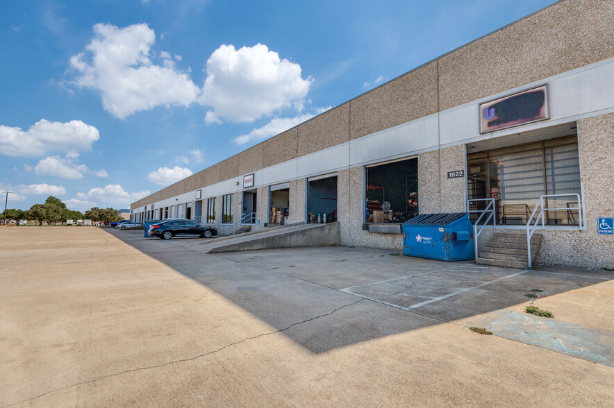 1922-1938 N Great Southwest Pky, Grand Prairie, TX for lease - Building Photo - Image 3 of 38