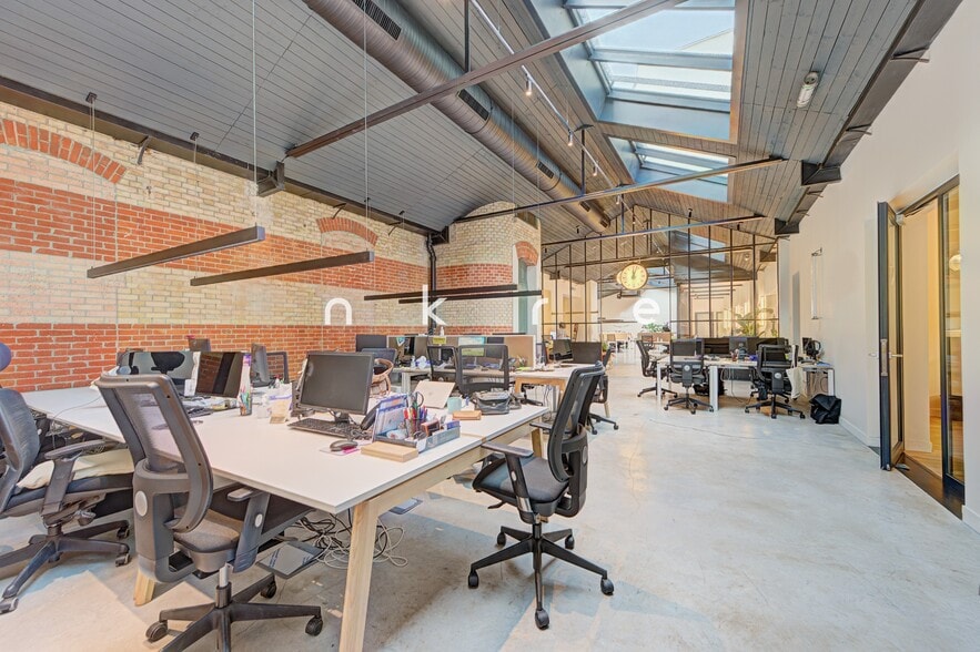 Multifamily in Paris for sale - Building Photo - Image 1 of 15