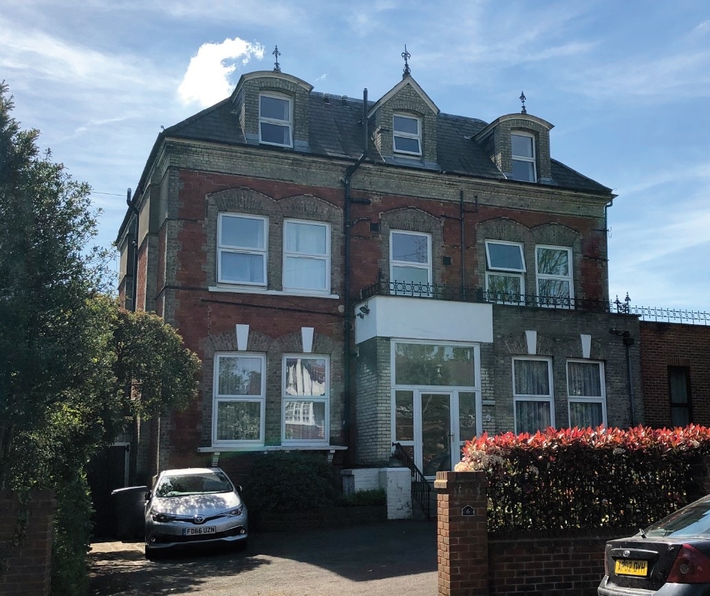 6 Oakleigh Park South, London for sale Primary Photo- Image 1 of 1