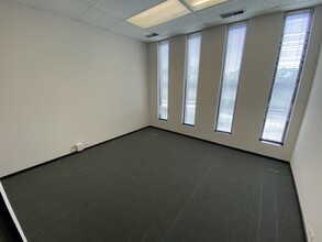 540-550 W Frontage Rd, Northfield, IL for lease Interior Photo- Image 2 of 2