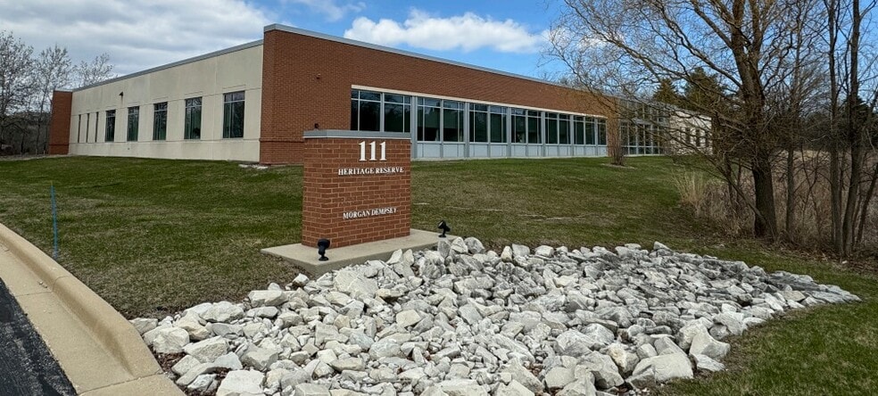 111 Heritage Reserve, Menomonee Falls, WI for lease - Building Photo - Image 1 of 5