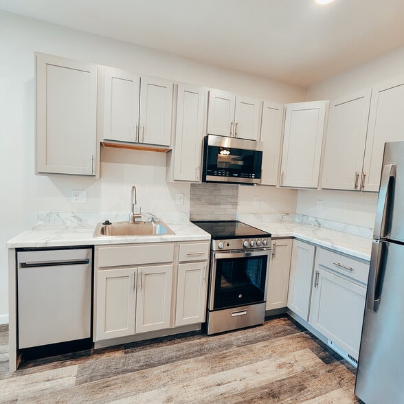 5826 Balsam Rd, Madison, WI for sale - Building Photo - Image 3 of 14