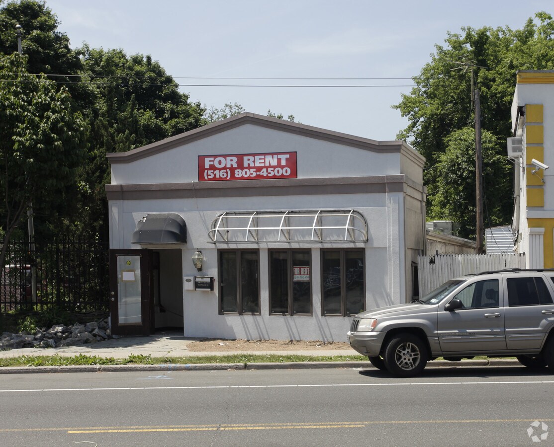 1849 New York Ave, Huntington Station, NY 11746