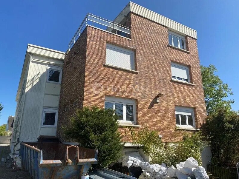 Office in Poissy for sale Building Photo- Image 1 of 11