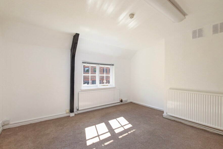 Main Rd, Farnham for lease - Interior Photo - Image 3 of 5