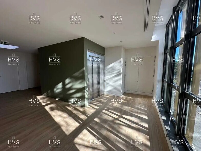 Office in Aix-en-Provence for lease - Interior Photo - Image 2 of 17