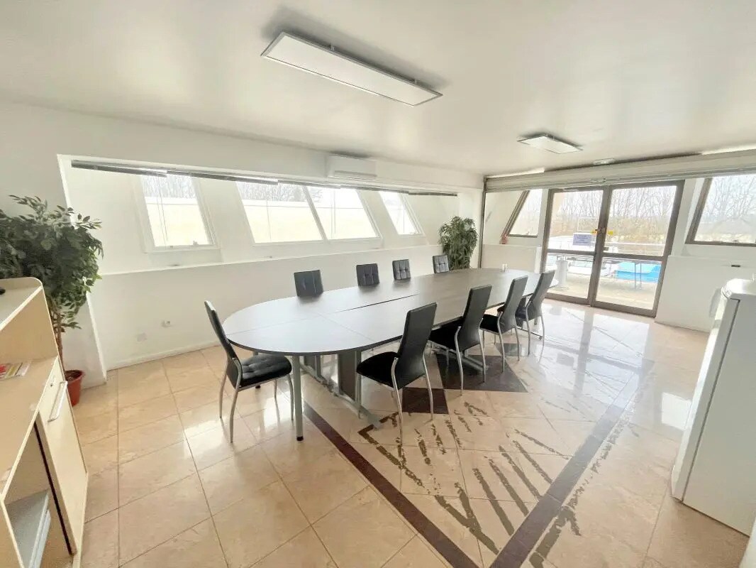 Office in Morainvilliers for lease Interior Photo- Image 1 of 5