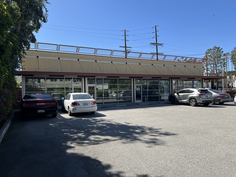 13270 Moorpark St, Sherman Oaks, CA for lease - Building Photo - Image 1 of 12