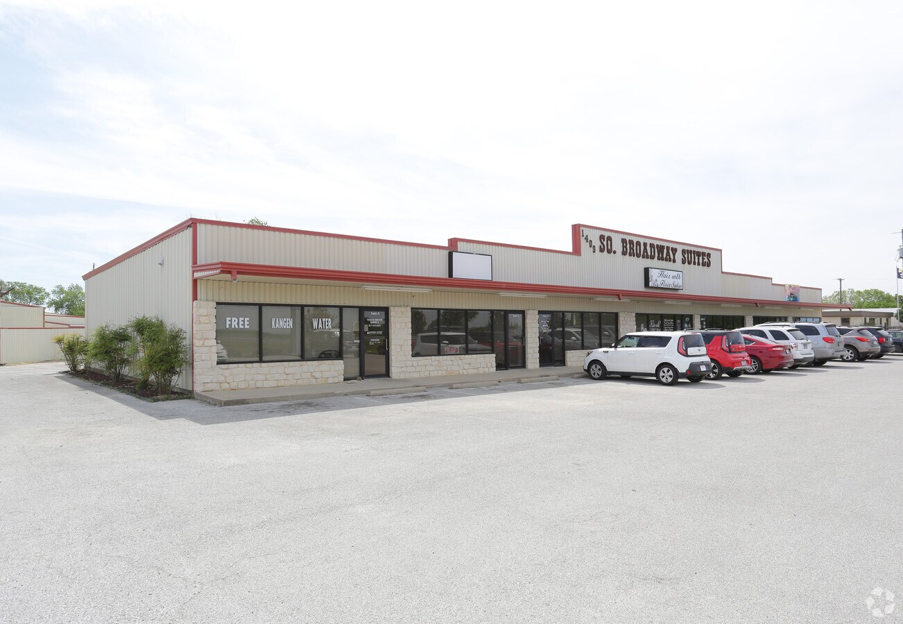 1409 S Broadway St, Joshua, TX 76058