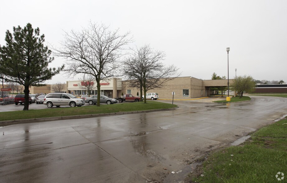 1107 E Army Post Rd, Des Moines, IA for sale - Primary Photo - Image 1 of 2