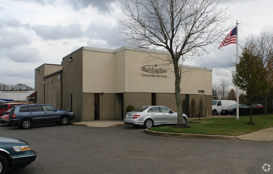 1785 Lakeland Ave, Ronkonkoma, NY for sale - Primary Photo - Image 1 of 1