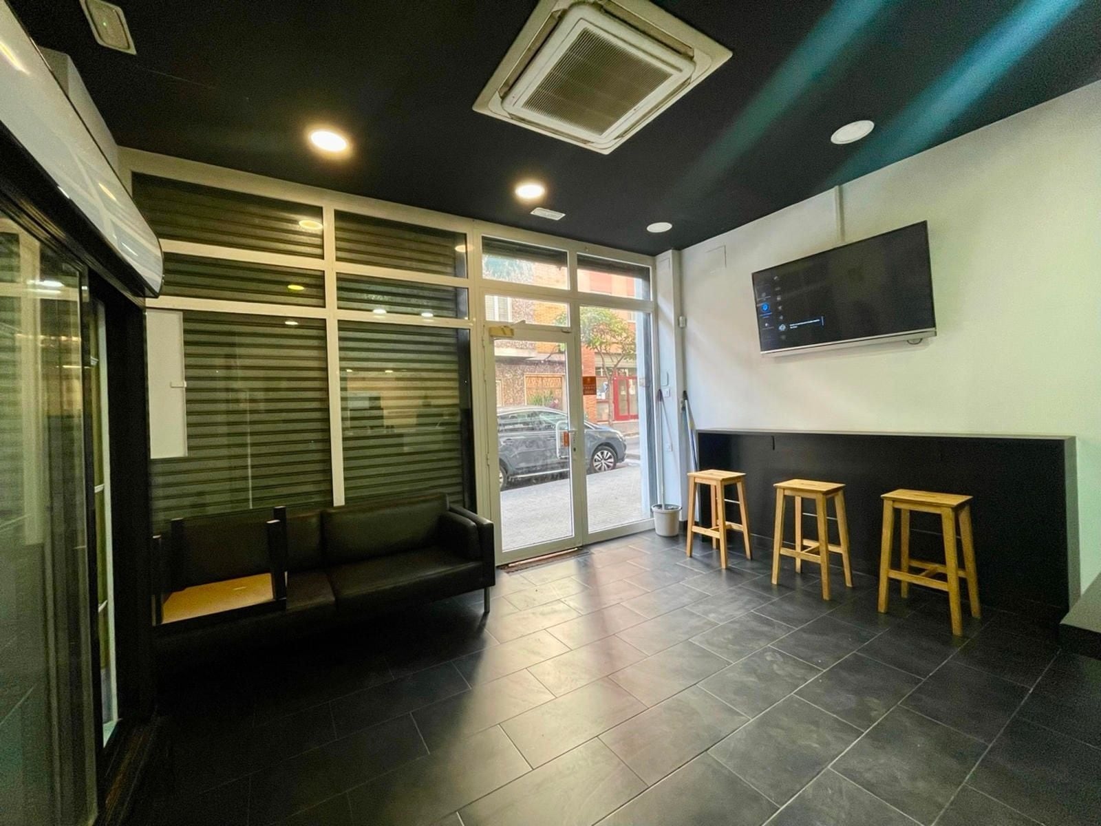 Retail in Sant Boi de Llobregat, Barcelona for lease Interior Photo- Image 1 of 13