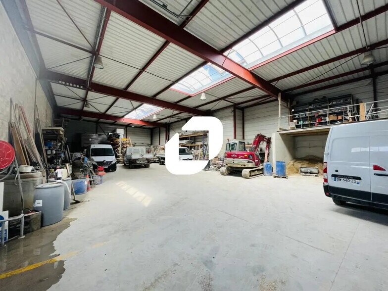 Office in Cesson for lease - Interior Photo - Image 3 of 3