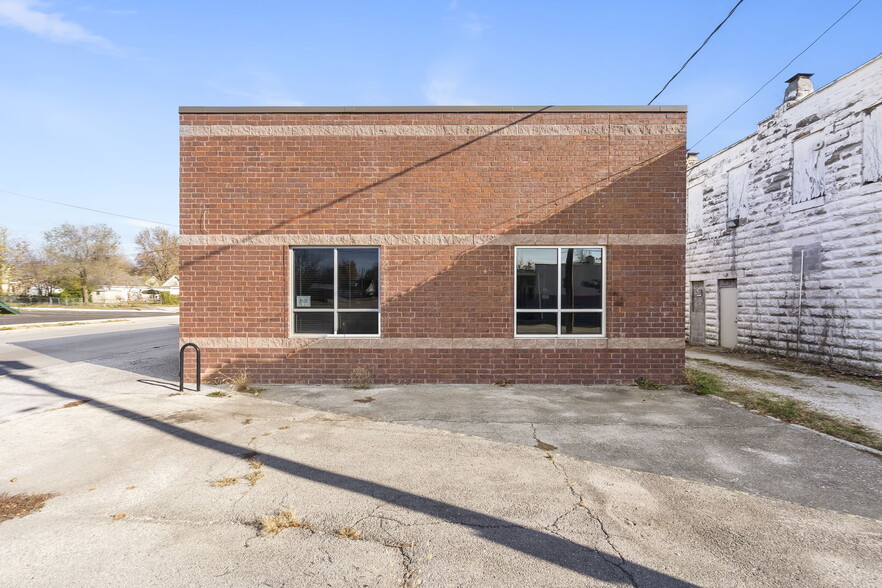 1920 N National Ave, Springfield, MO for lease - Building Photo - Image 3 of 33