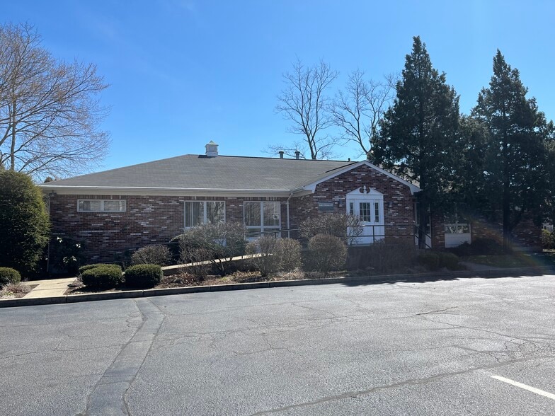 189 Toll Gate Rd, Warwick, RI for sale - Building Photo - Image 1 of 1