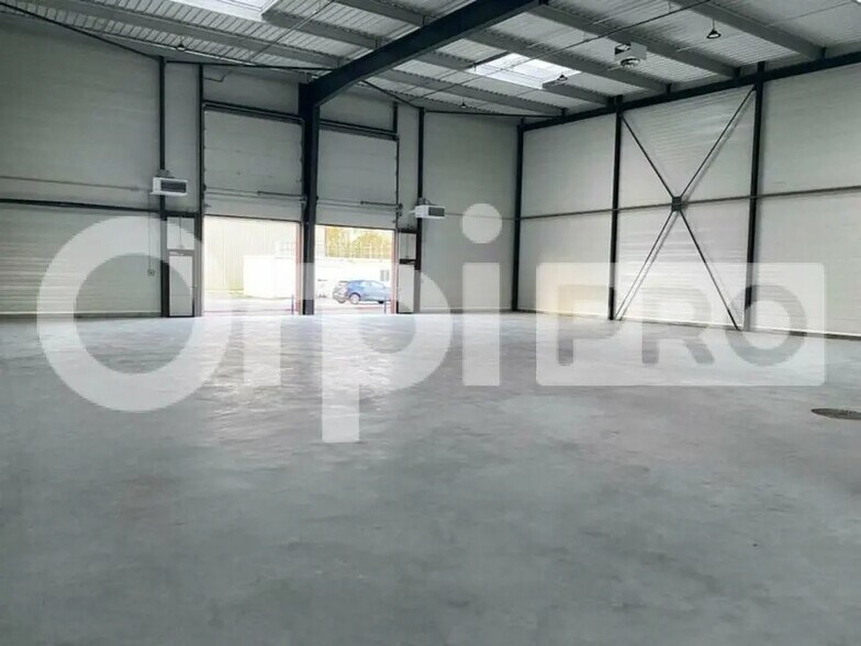 Flex in Montgeron for sale - Building Photo - Image 1 of 7