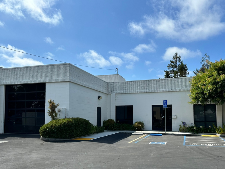 2177 Leghorn St, Mountain View, CA for lease - Building Photo - Image 1 of 6