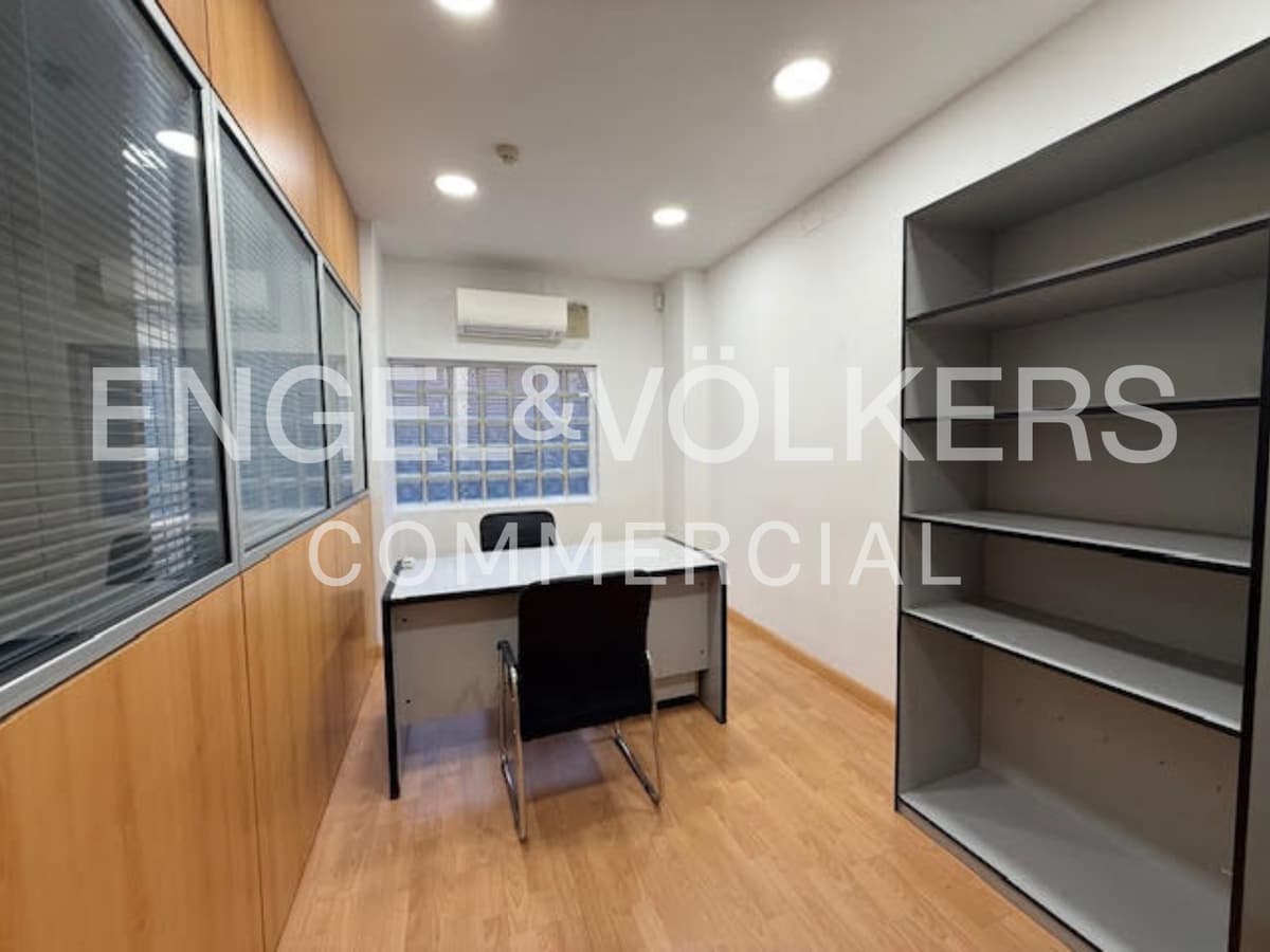 Madrid, MAD 28005 - Unit 01 -  - Interior Photo - Image 1 of 8