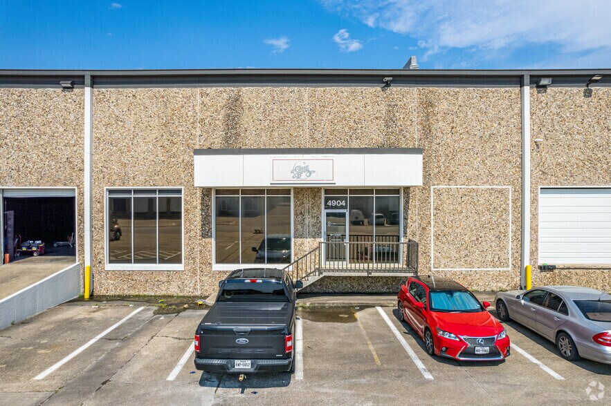 4900-4930 Sharp St, Dallas, TX for lease - Building Photo - Image 3 of 6