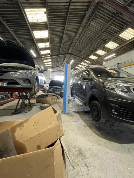 Industrial in Eysines for sale - Building Photo - Image 2 of 2