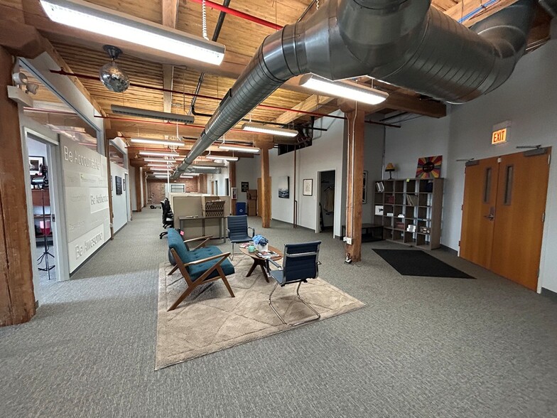 700 N Sacramento Blvd, Chicago, IL for lease - Building Photo - Image 1 of 45