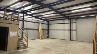 7977 Old Bastrop Rd, New Braunfels, TX for lease Building Photo- Image 2 of 8